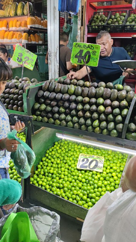 40: kilo aguacate pasillo #I local 137